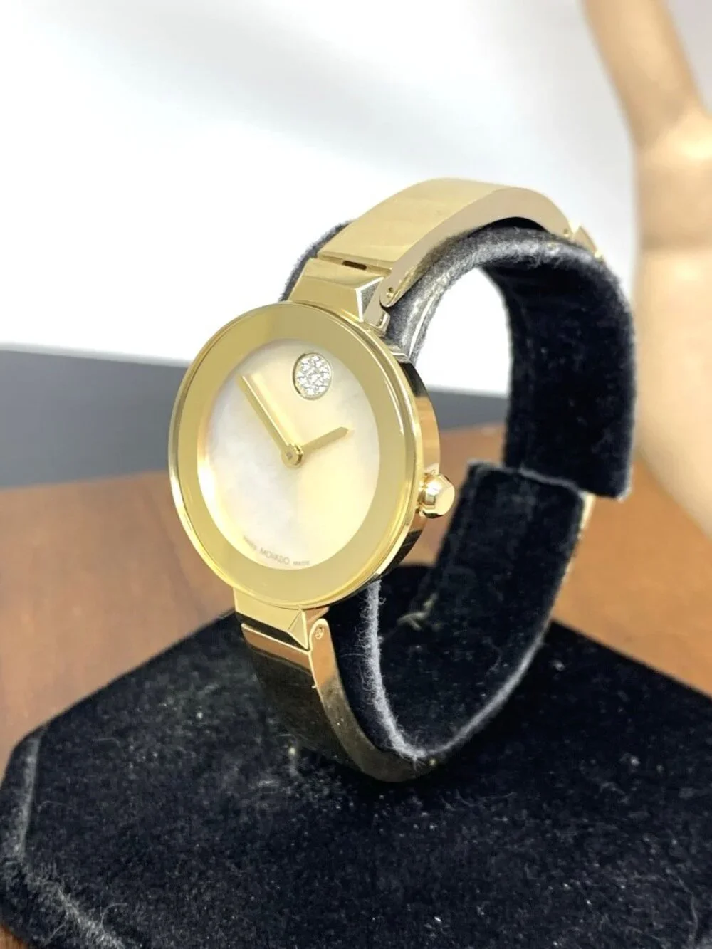 Movado Women's Watch 3600627 Bold Mother of Pearl Dial Swiss Quartz Steel 28mm